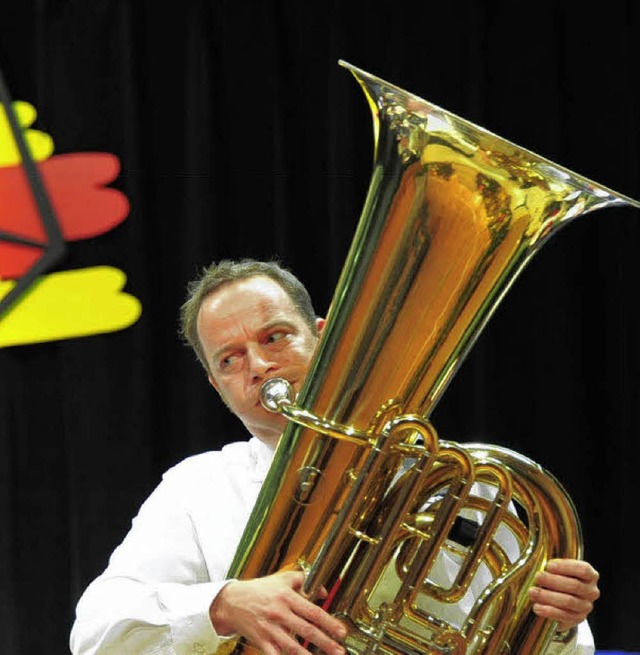 Michael Sulzberger und seine Tuba.  | Foto: Hans-E. Meidhof