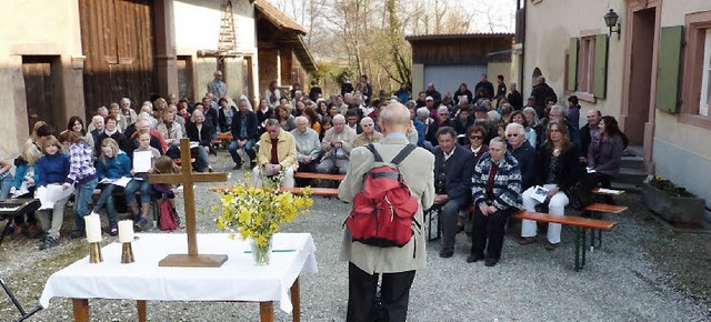 Hans-Peter Aenis erluterte den Besuch...n Interessantes ber die rtlichkeit.   | Foto: privat