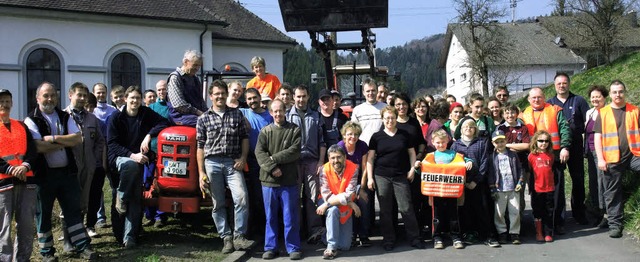 Dorfputzete in Eberfingen: Rund 60 Helfer krempelten die rmel hoch.   | Foto: Wolfgang Lhle