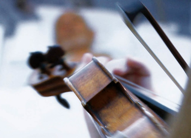 Grazile Rundungen: die Violine  | Foto: verleih/edition salzgeber