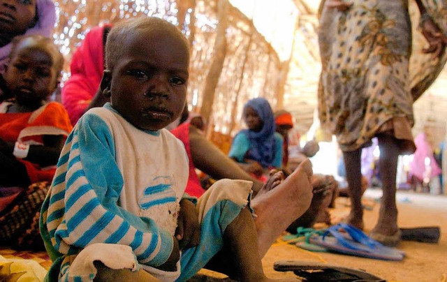 Vor allem Kinder unter fnf Jahren erkranken an Malaria.  | Foto: A3116 Tim Brakemeier