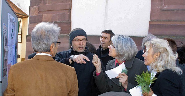 Reges Interesse fand der Start der Pat...taltreppenanlage vor St. Bartholomus.  | Foto: Herbert Birkle