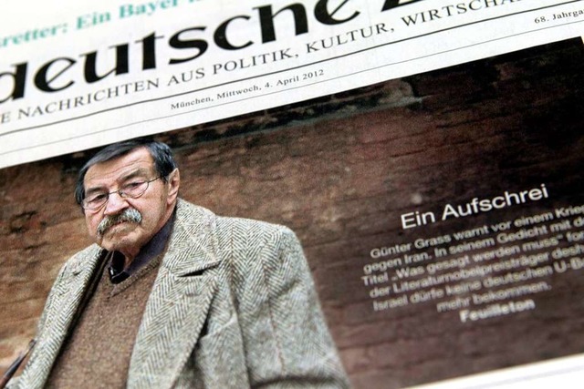 Die Sddeutsche Zeitung vom 4. April, ...dicht von Gnter Grass erschienen ist.  | Foto: dpa