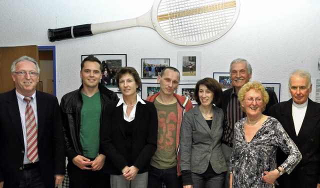 Der Vorstand des TC Grn-Wei Ihringen...r,  Helga Schirmer und Horst Steimel)   | Foto: Kai Kricheldorff