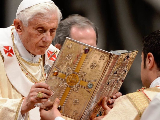 Der Papst am Vormittag bei einer Messe im Petersdom im Vatikan  | Foto: AFP
