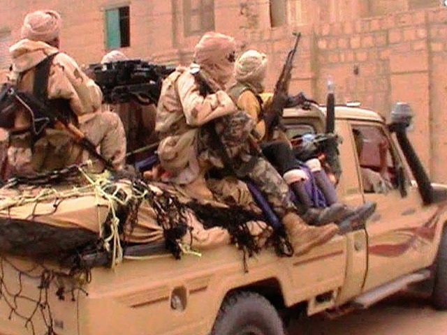 Ein Pick-up Truck mit Rebellen der isl... fr die Unabhngigkeit von Nord-Mali.  | Foto: AFP