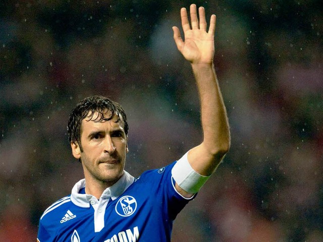 Raul ist mit Schalke in der Europa Lea...rger im Bundesligaduell mit Hannover.  | Foto: dpa