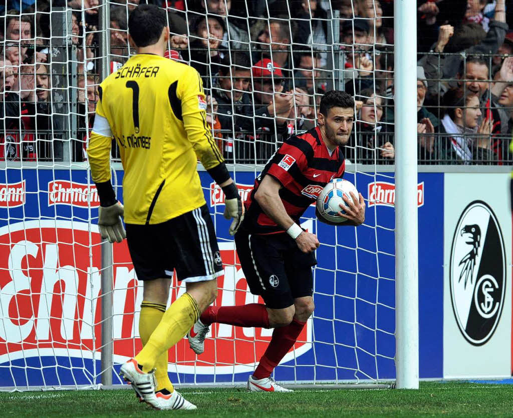 Daniel Caligiuri per Foulelfmeter (53.) und Cedrick Makiadi (79.) belohnten den Freiburger Sturm und Drang der zweiten Halbzeit mit dem Ausgleich.