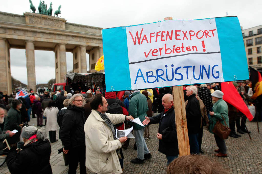 In Berlin kamen nach  Angaben der Veranstalter jeweils rund tausend Menschen zu den  Protesten zusammen.