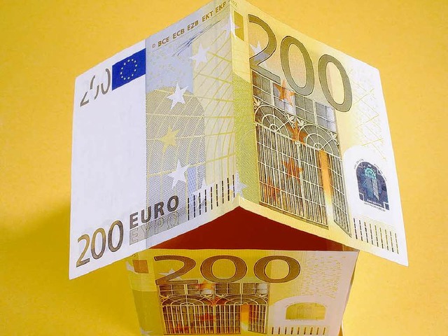 Millionen Anleger bangen um ihr Geld.  | Foto: fotolia.com/Franz Pfluegl