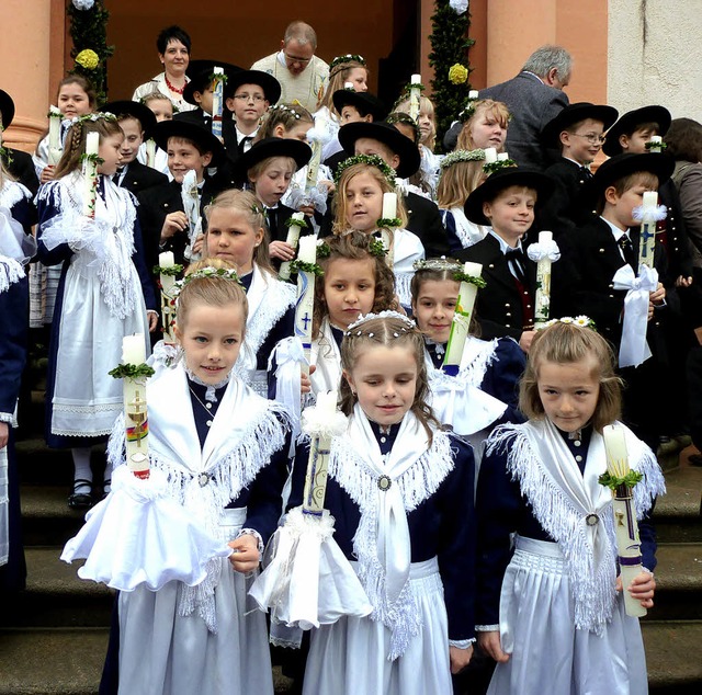 Bereits am Ostermontag gingen in St. T...n blich, im Trachtenkleid begingen.    | Foto: Eberhard GroSS