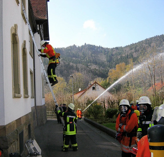 Üben im Frühjahr: Szene vom „Manöver“ im Rittweg 4. | Foto: Günter Bank Üben im Frühjahr: Szene vom „Manöver“ im Rittweg 4. | Foto: Günter Bank