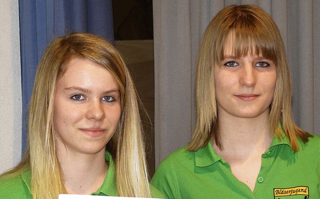 Laura Wilde (links) und Celina Hohloch...ichen in Bronze erfolgreich abgelegt.   | Foto: Liane Schilling