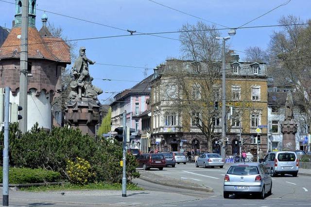 Wie kamen Trme und Figuren auf die Schwabentorbrcke?