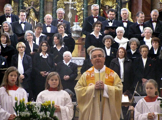 Dekan Peter Berg zelebrierte das Hochamt am Ostersonntag im Fridolinsmnster.   | Foto: Michael Gottstein