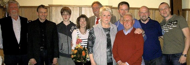 Ute Steiert (mit Blumenstrau), Vorsit...artor, Nils Groer und Torsten Walther   | Foto: alfred Braun