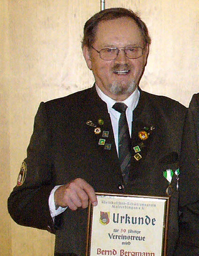 Bernd Bergmann erhielt &#8222;Gold&#8220; vom Verein.   | Foto: Privat