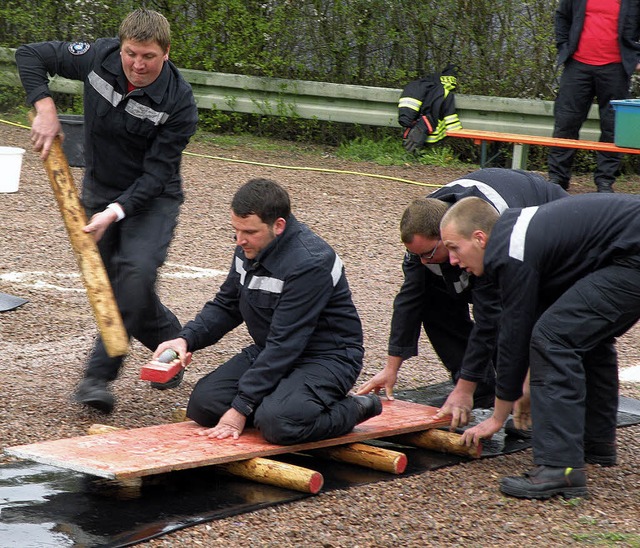 Auf dem Weg zum Sieg: Das Team der Feuerwehr Hsingen.   | Foto: Trinler