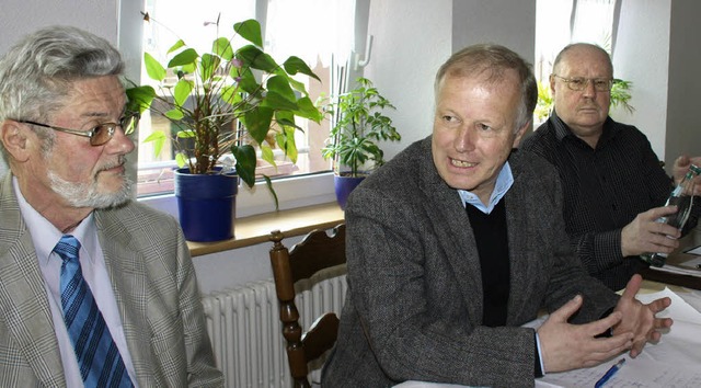 Der CDU-Abgeordnete Peter Wei (Mitte)...dkirch im &#8222;Bayer-Sepple&#8220;.   | Foto: Karin Heiss