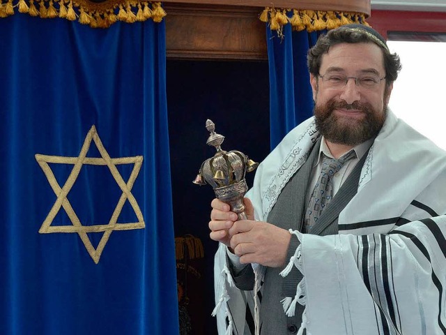 Gibt der Jdischen Gemeinde ein Gesicht: Rabbiner Moshe Navon in der Synagoge.   | Foto: Gerhard Walser