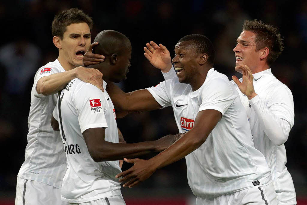 Der SC Freiburg gewinnt bei Hertha BSC mit 2:1.