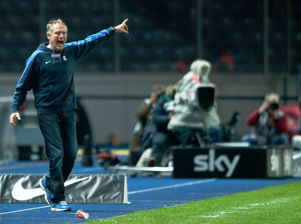 Der SC Freiburg gewinnt bei Hertha BSC mit 2:1.