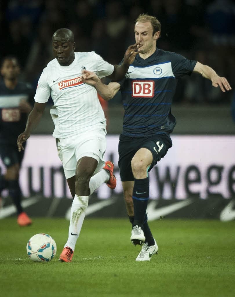 Der SC Freiburg gewinnt bei Hertha BSC mit 2:1.