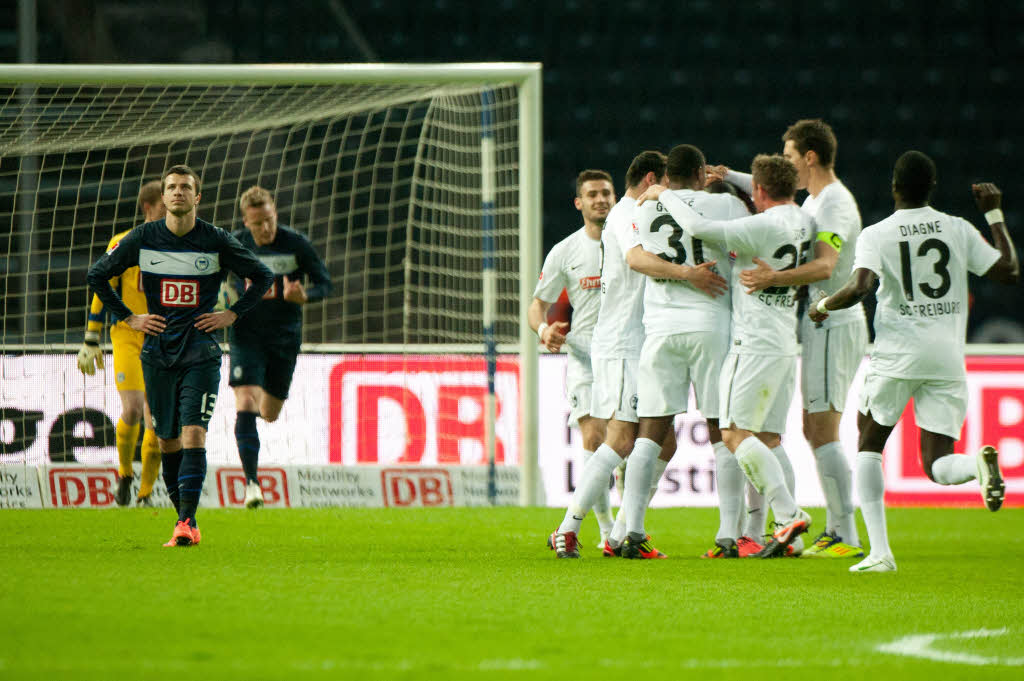 Der SC Freiburg gewinnt bei Hertha BSC mit 2:1.