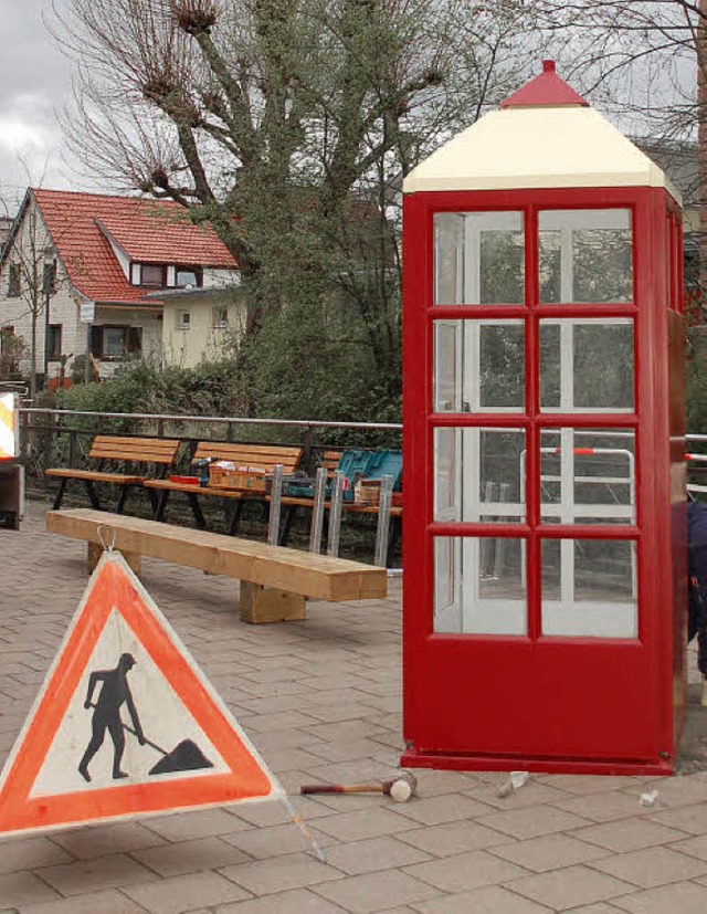 Noch eine Baustelle, bald aber Denzlingens erstes  ffentliches Bcherregal.  | Foto: Helena Kiefer