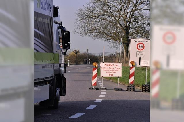 Lastwagen verursachen Verkehrschaos in Wasenweiler