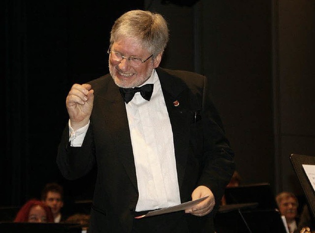 Klaus Steckeler, der Dirigent der Bonn...f das bevorstehende Jubilumskonzert.   | Foto: Stadtmusik