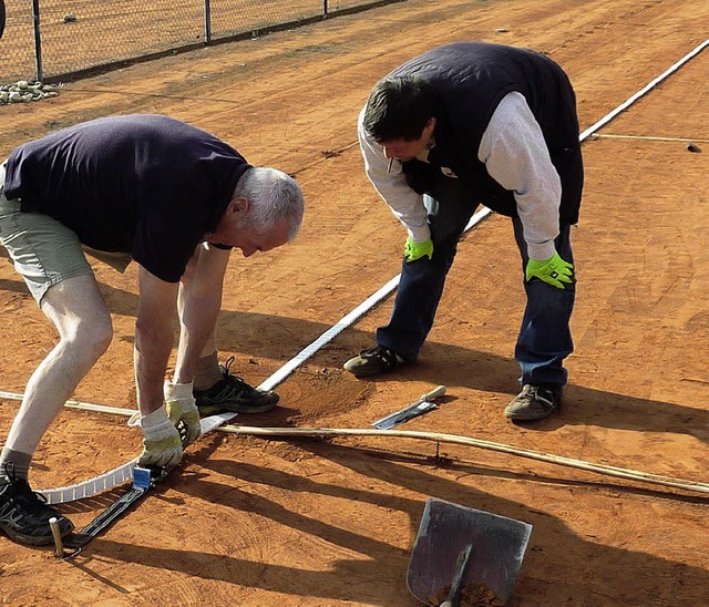 Die Linien mssen richtig sitzen, wenn heute die Tennissaison erffnet wird.   | Foto: adelbert mutz