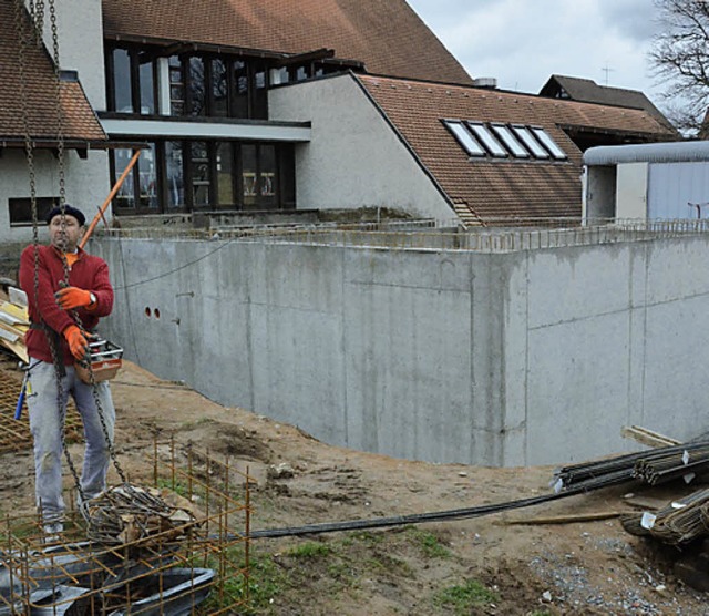 Der Rohbau der Heizzentrale fr die k... Gastes in Birkendorf nimmt Formen an.  | Foto: Wilfried Dieckmann