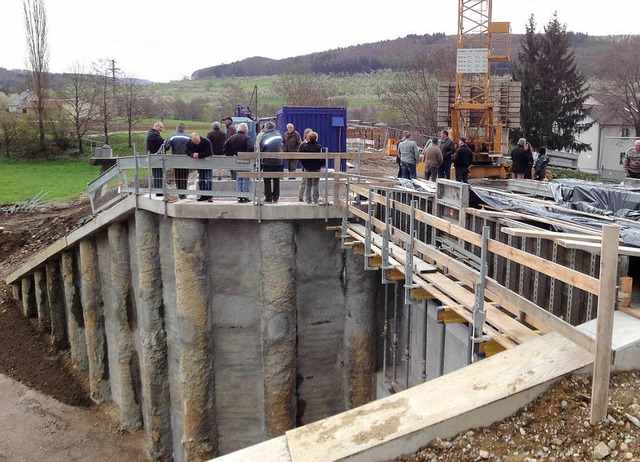 Das stattliche Bauwerk in Obereggenen ...ressierte zur Baustellenbesichtigung.   | Foto: Silke Hartenstein