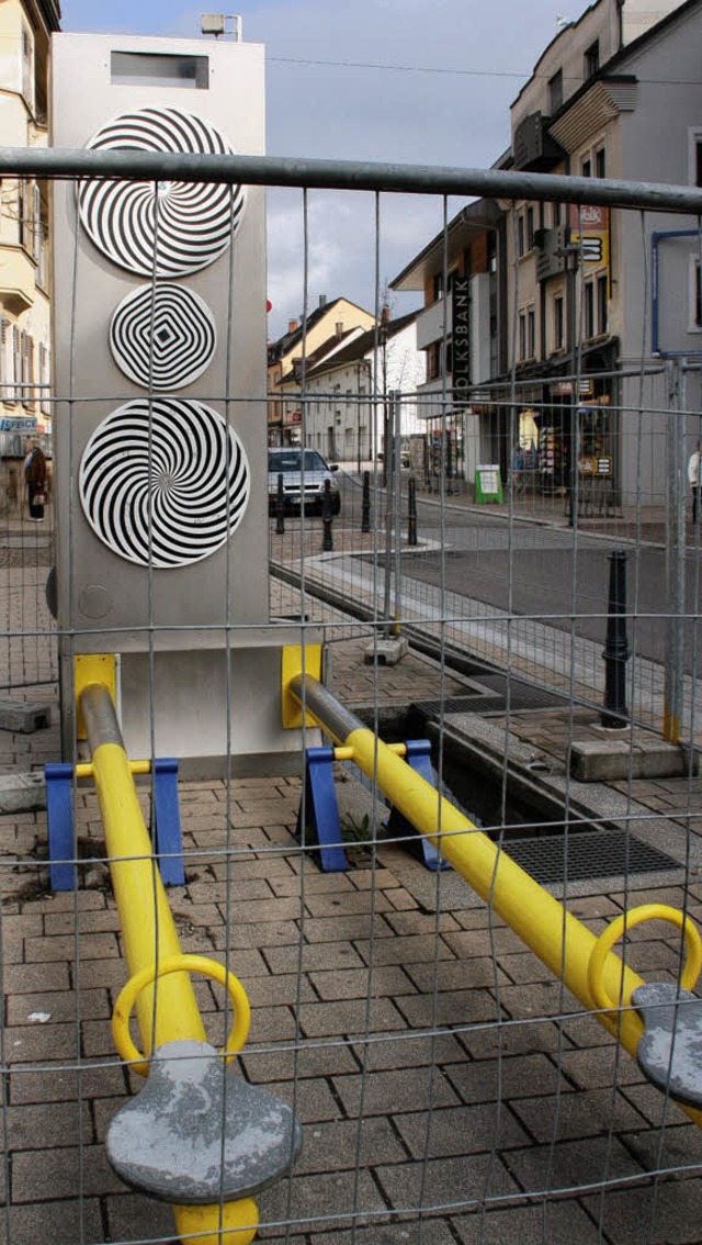 Die Wasserspiele in der Hauptstrae werden berholt.   | Foto: J. Kerckhoff