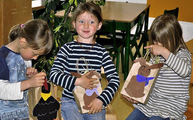 Was steckt da drin? Kinder des Dora-Me...rraschung des Kleintierzuchtvereins .   | Foto: Winter