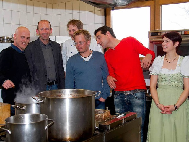 Die &#8222;Kchenchefs&#8220; am Krise...a, Martin Baudrexel und Tanja Jakoby.   | Foto: Dieckmann