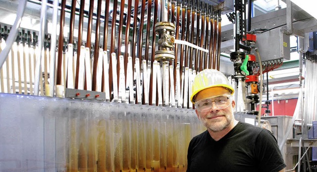 Der Strombedarf einer Elektrolyse ist ...heinper-Geschftsfhrer Dieter Engel.   | Foto: Ralf Staub