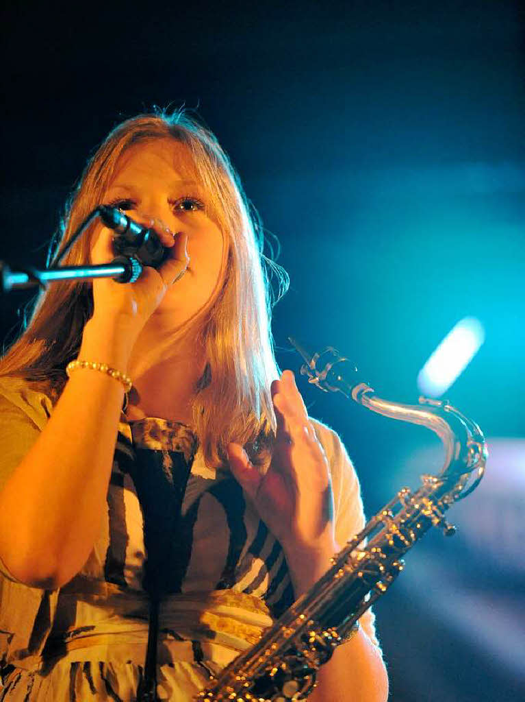 Saxophon, Trompete, Harp und Keyboard sorgten beim Auftritt der schweizerischen Band Racoons fr ungewohnte Klnge.