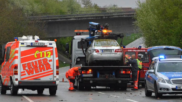 Polizei, Feuerwehr, DRK und ein Rettun...eil am Rhein und Haltingen im Einsatz.  | Foto: Markus Maier