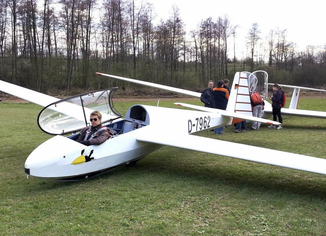 Flugschler Frank Roser konzentriert sich auf seinen ersten Alleinflug.   | Foto: Privat