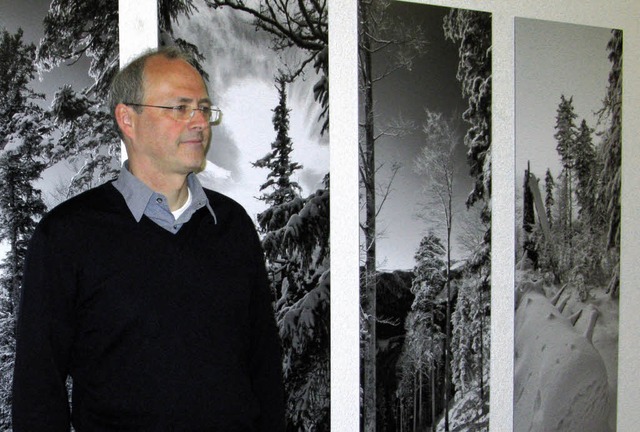 Lutz Scherer zeigt Waldaufnahmen im St...des Hans-Thoma-Kunstmuseums in Bernau.  | Foto: U. Spiegelhalter