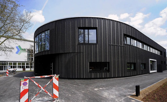 Fast fertig und bespielbar: das neue Ensemblehaus an der Schtzenallee   | Foto: Thomas Kunz