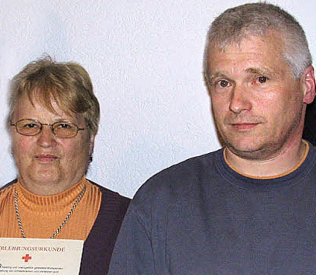 Bei der Ehrung anwesend waren die Blutspender Marianne Bchle und  Peter Vogt.   | Foto: Michael Gottstein