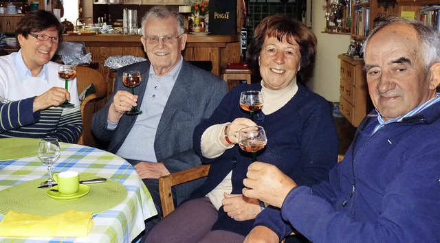 Erwin Teufel geniet mit seiner Frau E... Helmut Staiblin in Knigschaffhausen.  | Foto: Hlter-Hassler