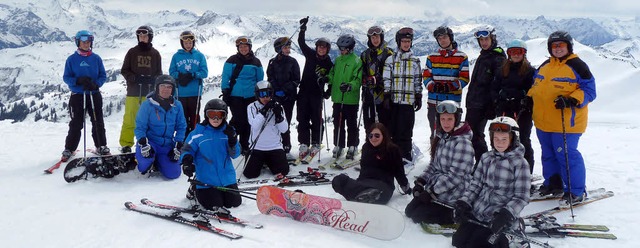 Neuschnee macht den Skifahrern Laune: Die Jugendlichen aus Sulz.   | Foto: bz