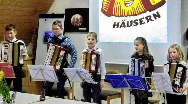 Die jungen Nachwuchsmusiker beim Harmo...hr gelernt hatten. Alexander Lienemann  | Foto: Alexander Lienemann