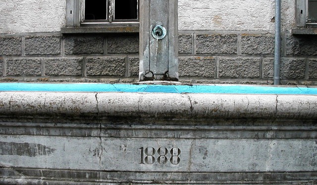 Der Brunnen in der Ortsmitte erinnert ...er Gemeinde  unvergessenen  Schwank.    | Foto: Florian Kech