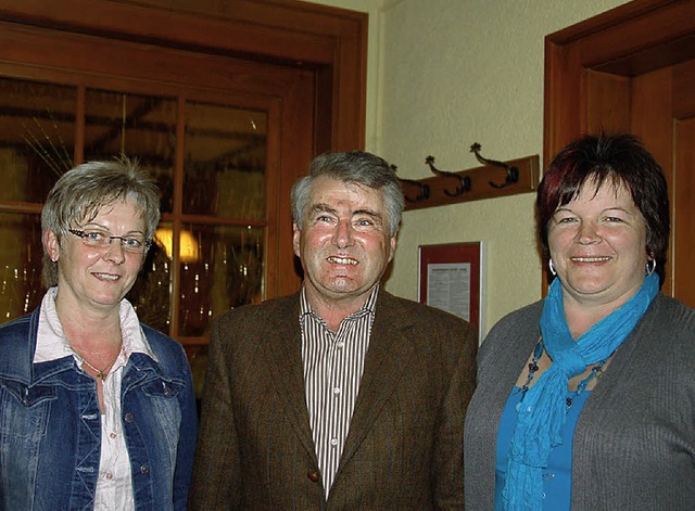 Margrit Kern, Otto Reinbold und Monika...in als gleichberechtigte Vorsitzende.   | Foto: Pia Grtinger