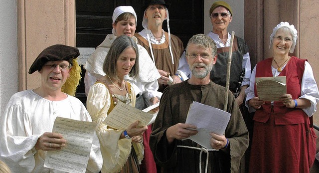 Baumwolle und Leinen statt Kleider aus Kunstfasern passen zum Mittelalterfest.   | Foto: Archivfoto: Hubert Bleyer